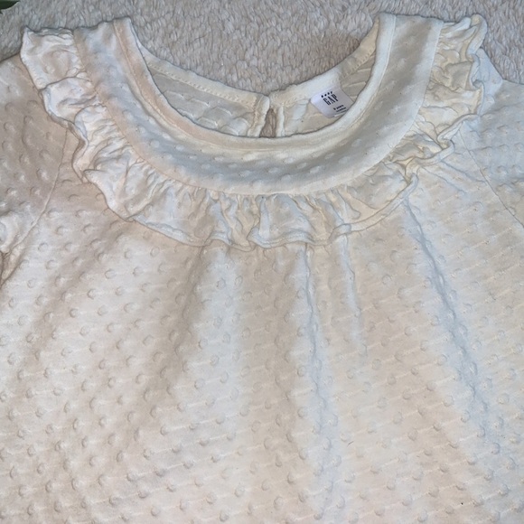 GAP 3 Ivory Ruffle Swing Top EUC - Picture 2 of 10